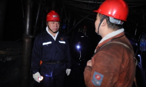 張秉德在峻德礦宣講調研檢查...